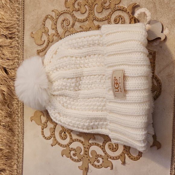 NEW UGG INFINITY SCARF AND HAT SET - Picture 3 of 4